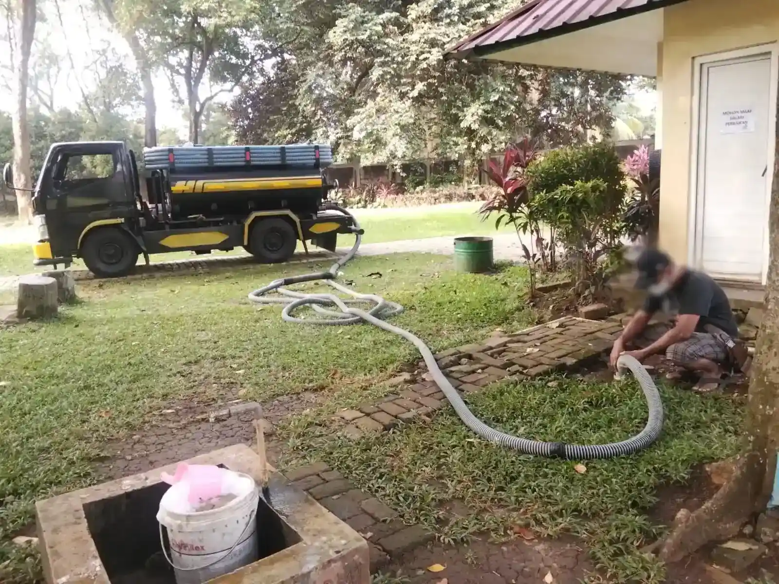 Penyedotan septic tank oleh Sedot WC Tuntas